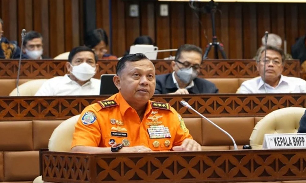28 Penetapan tersangka terhadap Kabasarnas Marsekal Madya Henri Alfiandi bermula dari penangkapan anak buahnya di sebuah warung soto