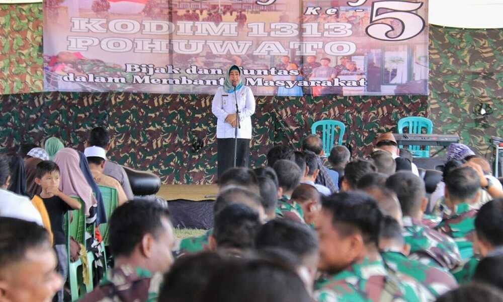 28 Wabup Suharsi Igirisa saat memberikan sambutan pada acara Dirgahayu ke-5 Kodim 1313/Phwt, Rabu (11/10/2023).