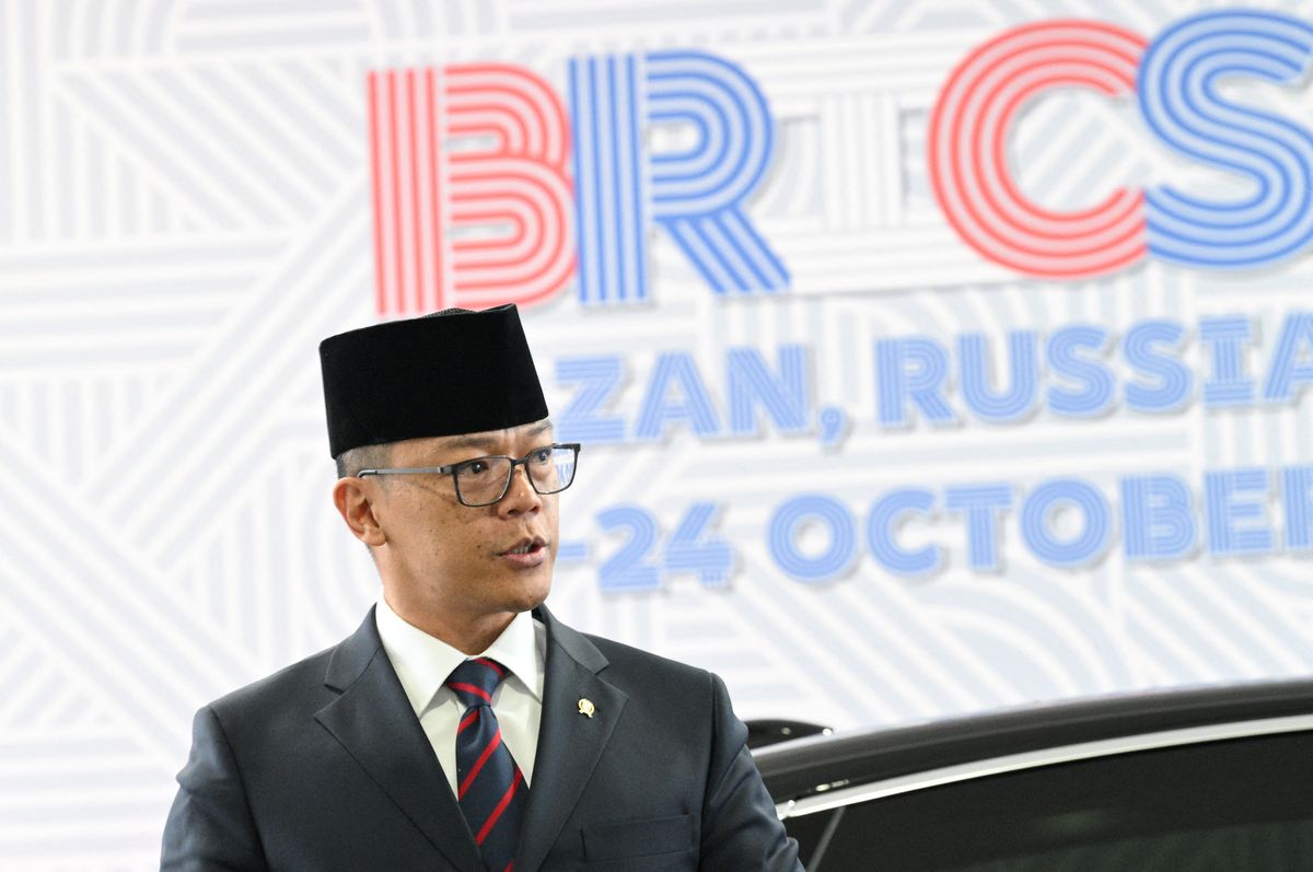 28 Menlu Sugiono