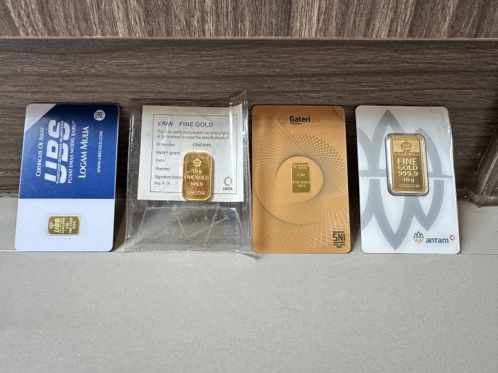 28 Harga emas yang dikutip dari laman resmi Sahabat Pegadaian,Senin (20/10), menunjukkan tiga produk logam mulia yakni buatan UBS, Galeri24, dan Antam yang kompak tak mengalami perubahan harga jual.