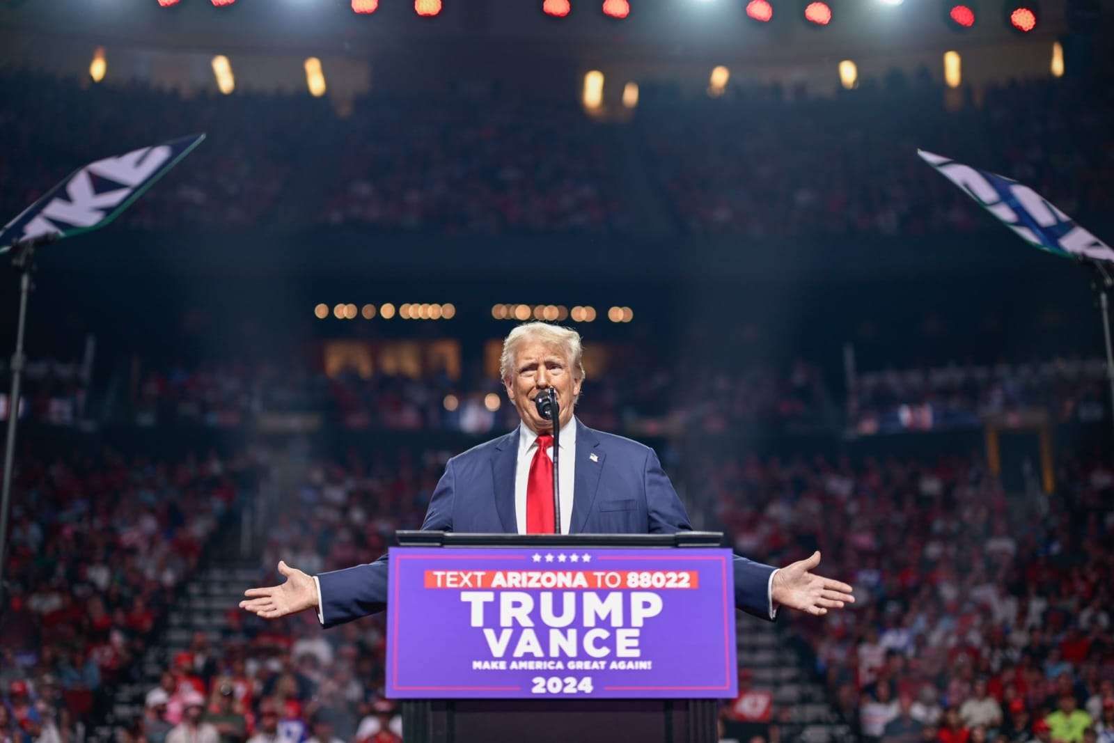 28 Mengenai kampanye besarnya menjelang hari pemilihan, Trump telah menjalankan serangkaian kunjungan ke negara bagian penting.