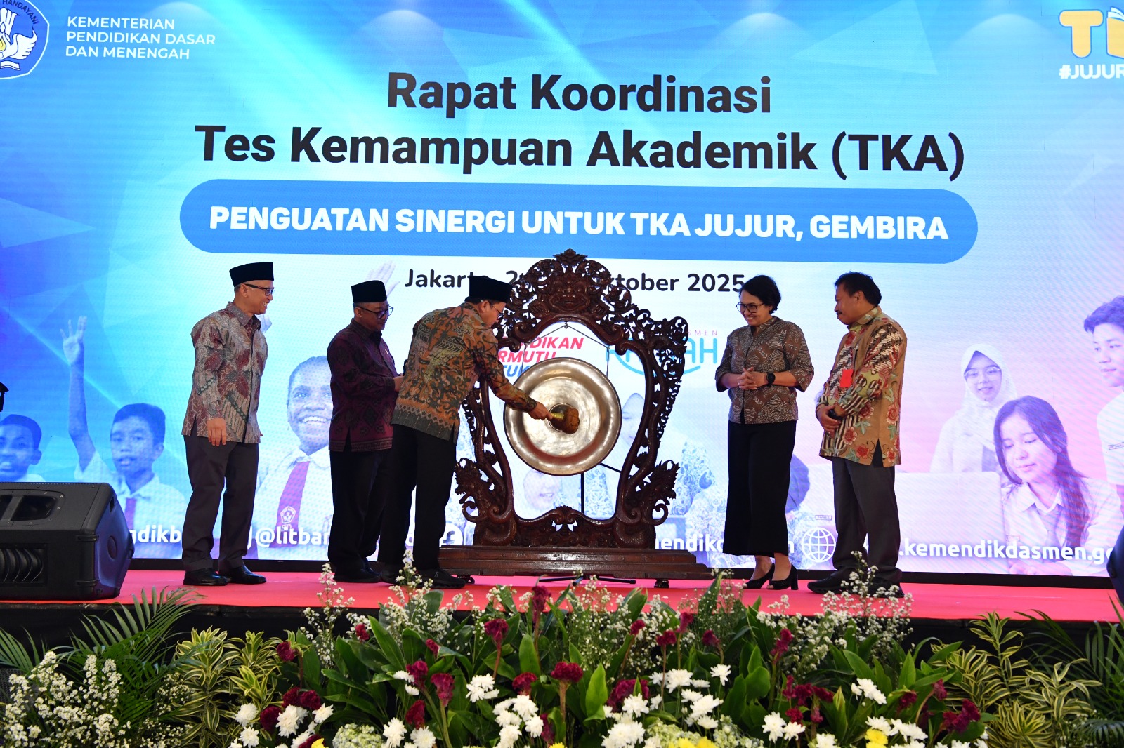 28 Istimewa