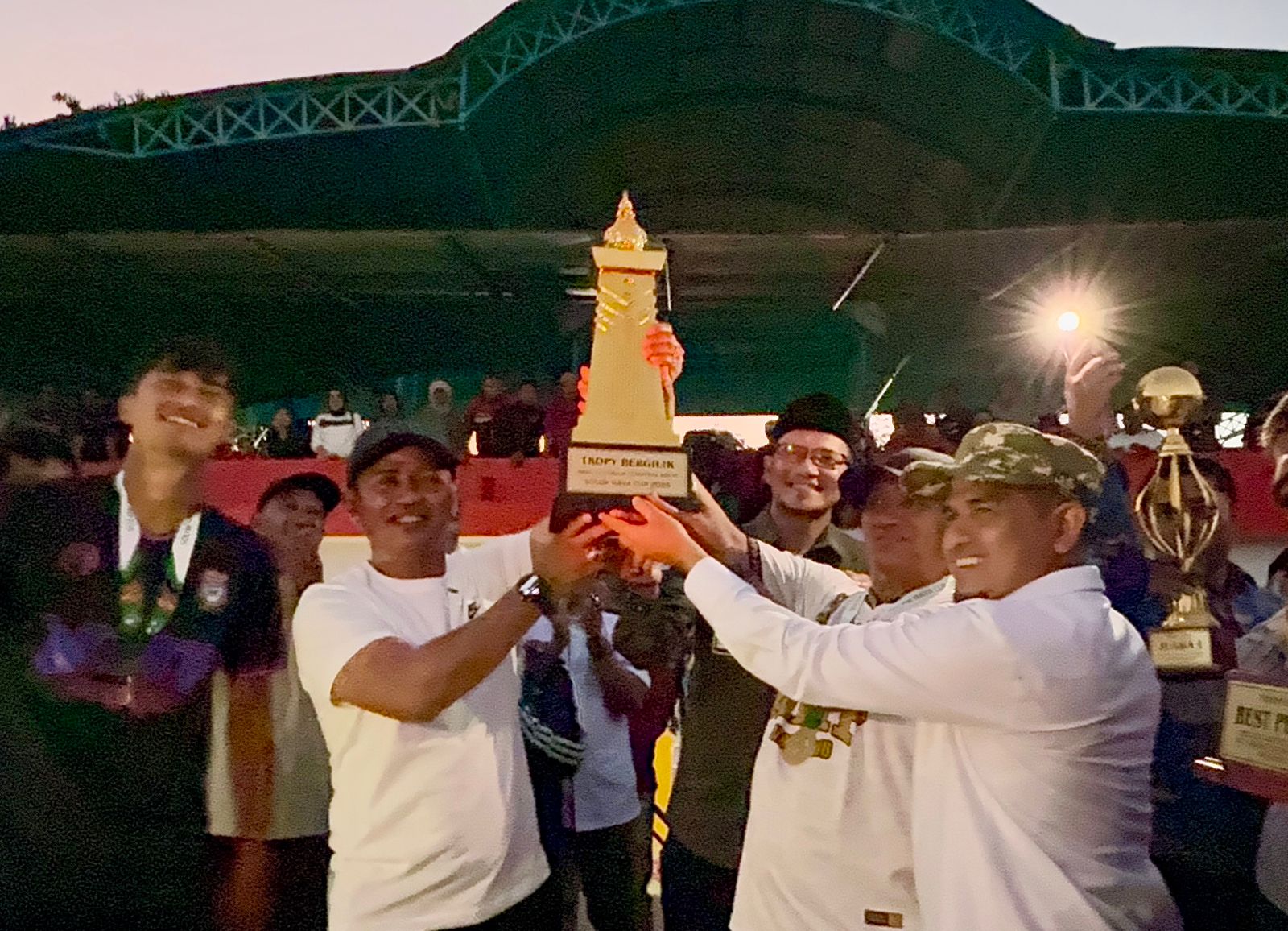 28 Bupati Jon Firman Pandu Tutup Gelaran Solok Raya Cup 2025